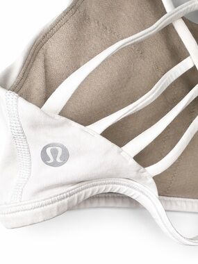 β‘οΈLULULEMON Free To Be Wild Bra White Strappy Criss Cross Back Size 2 XS Yoga